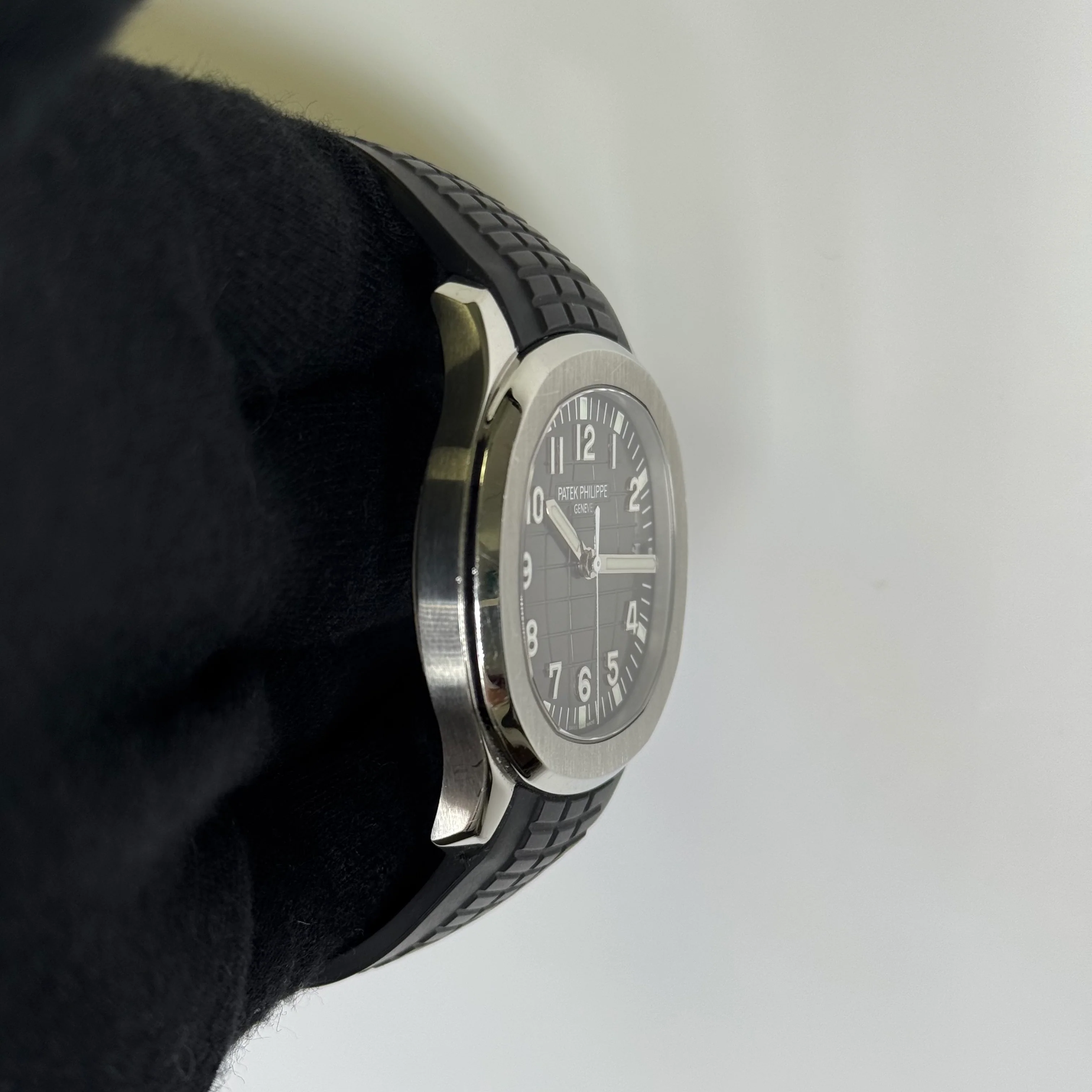 Patek Philippe Aquanaut 40mm Grey Dial Ref# 5167/1A-001 - Image 3