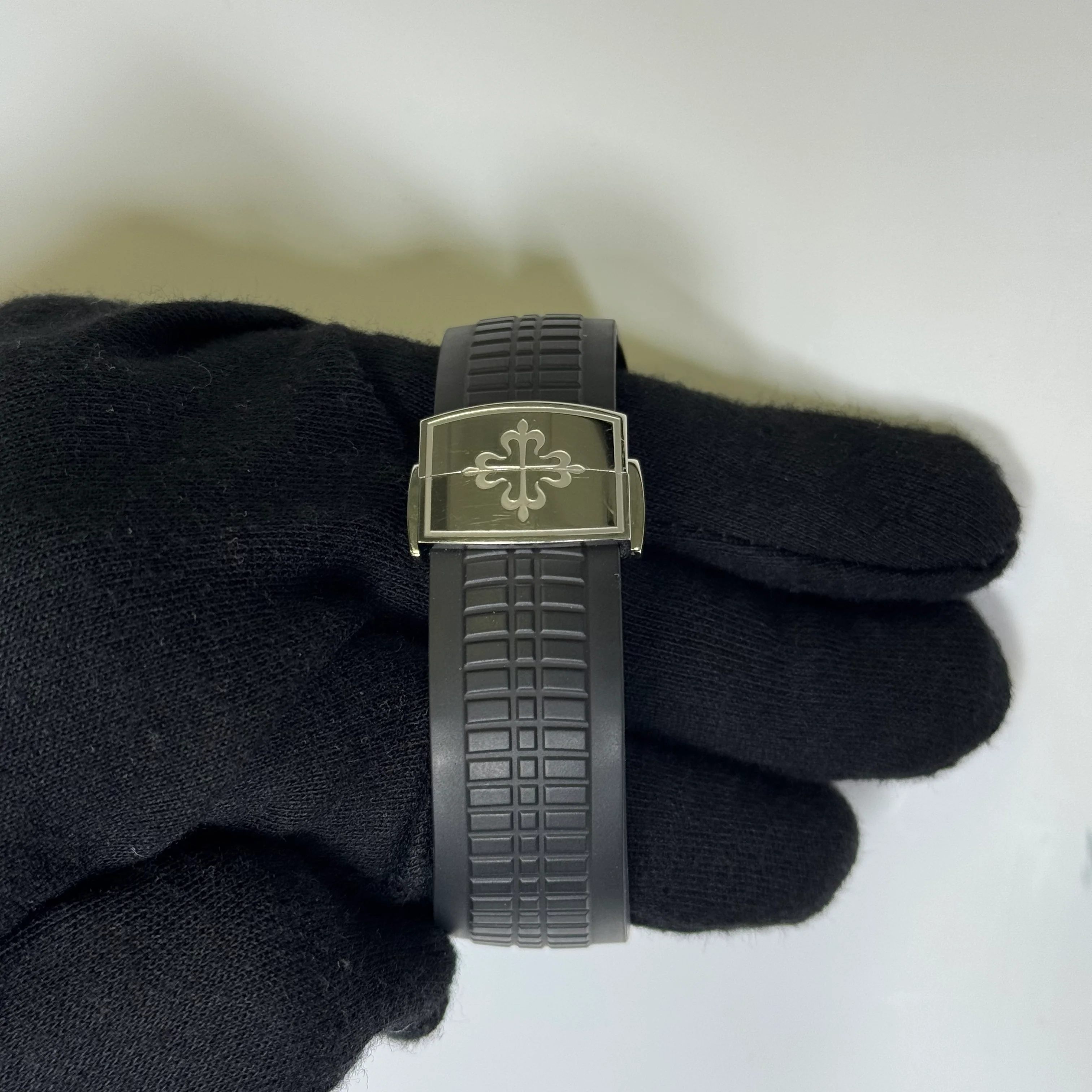 Patek Philippe Aquanaut 40mm Grey Dial Ref# 5167/1A-001 - Image 4