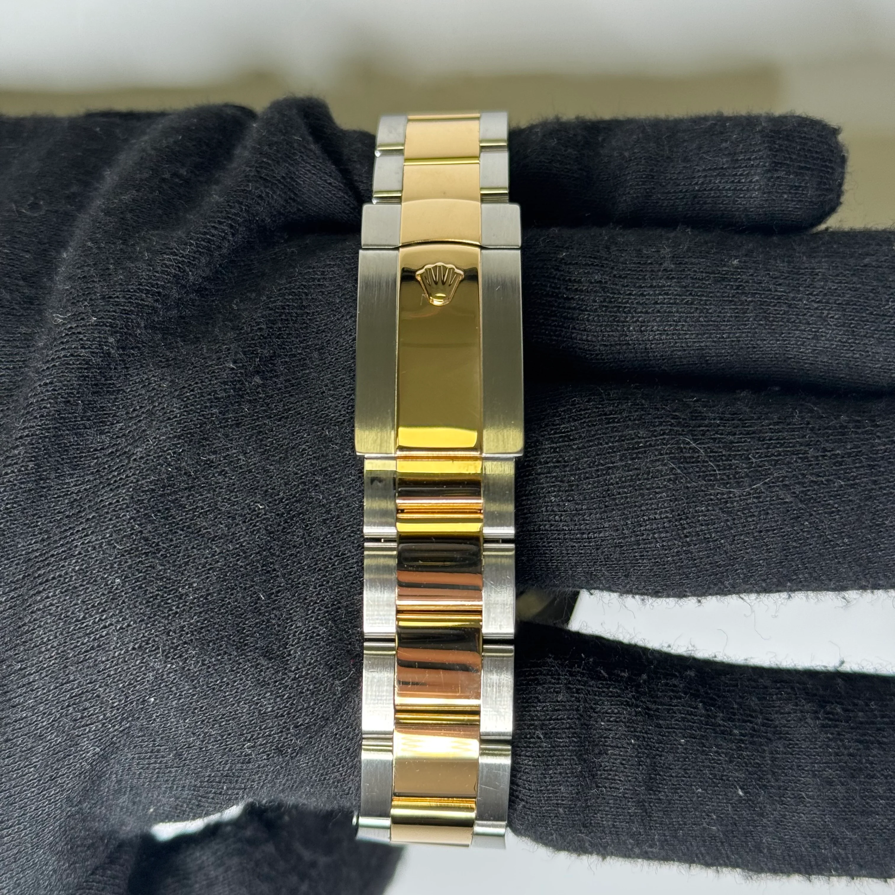 Rolex Datejust 41mm Champagne Dial Watch Ref# 126333 - Image 4