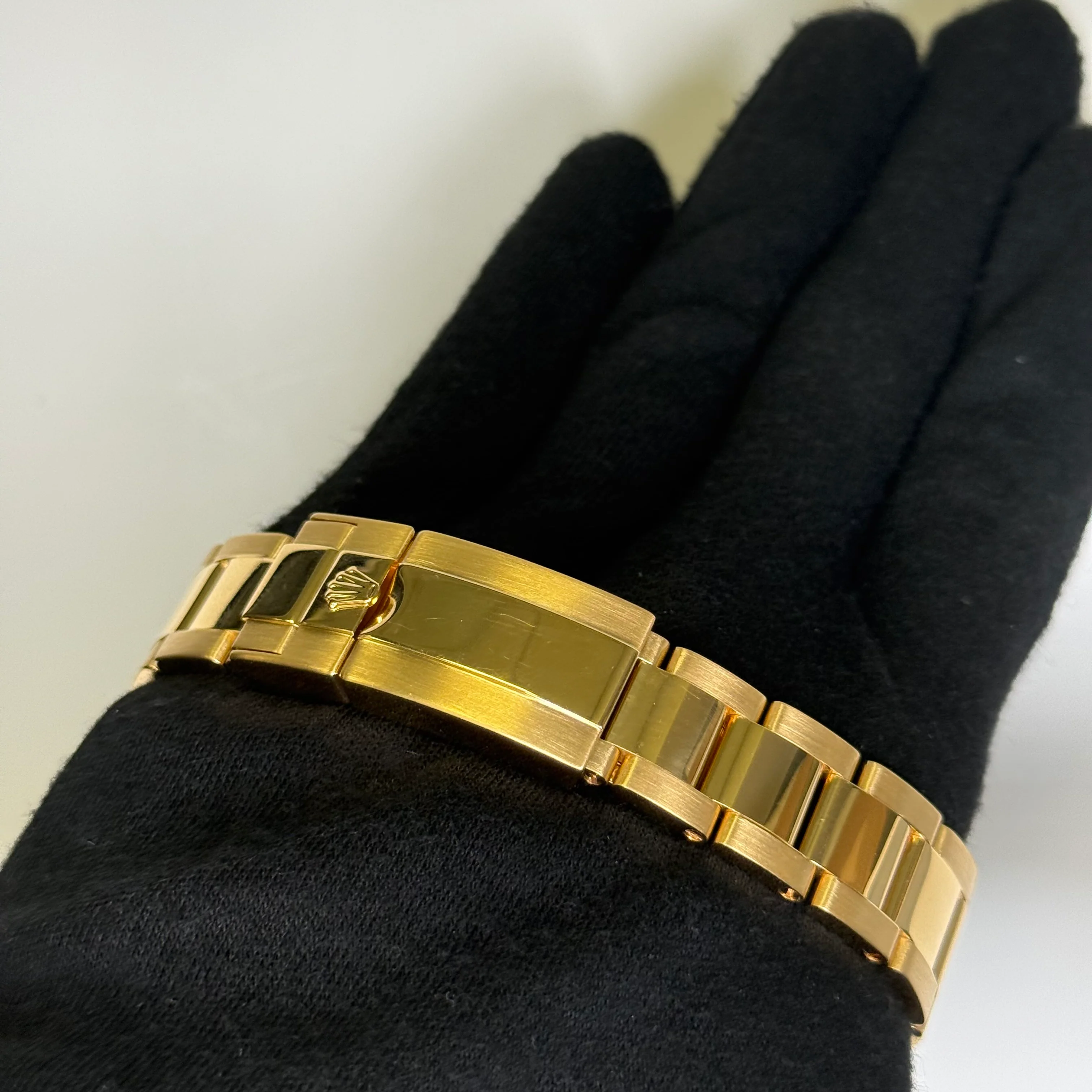 Rolex Daytona 40mm Green Dial Watch Ref# 116508 - Image 4