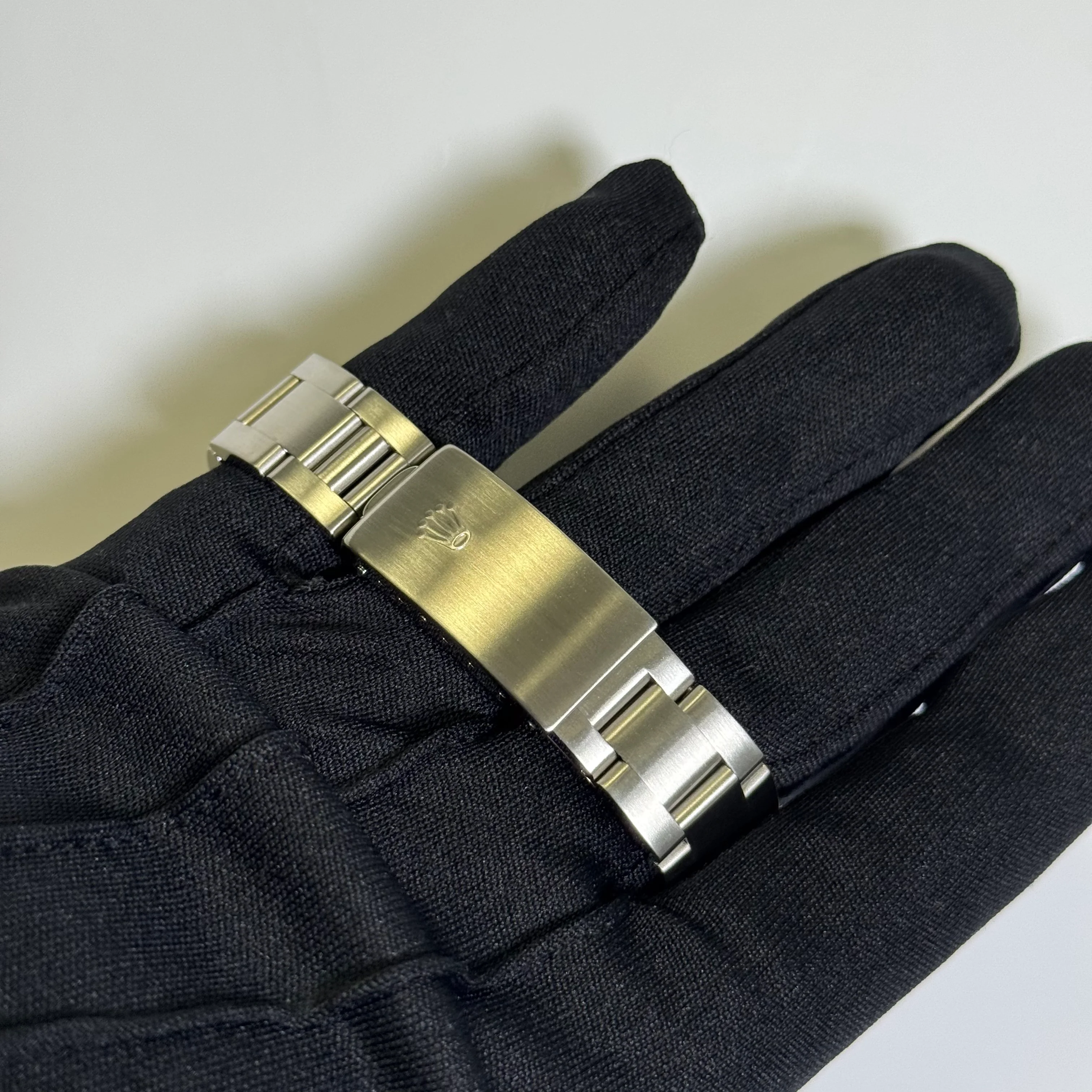 Rolex Oyster Perpetual 31mm MOP Dial Watch Ref# 67480 - Image 4