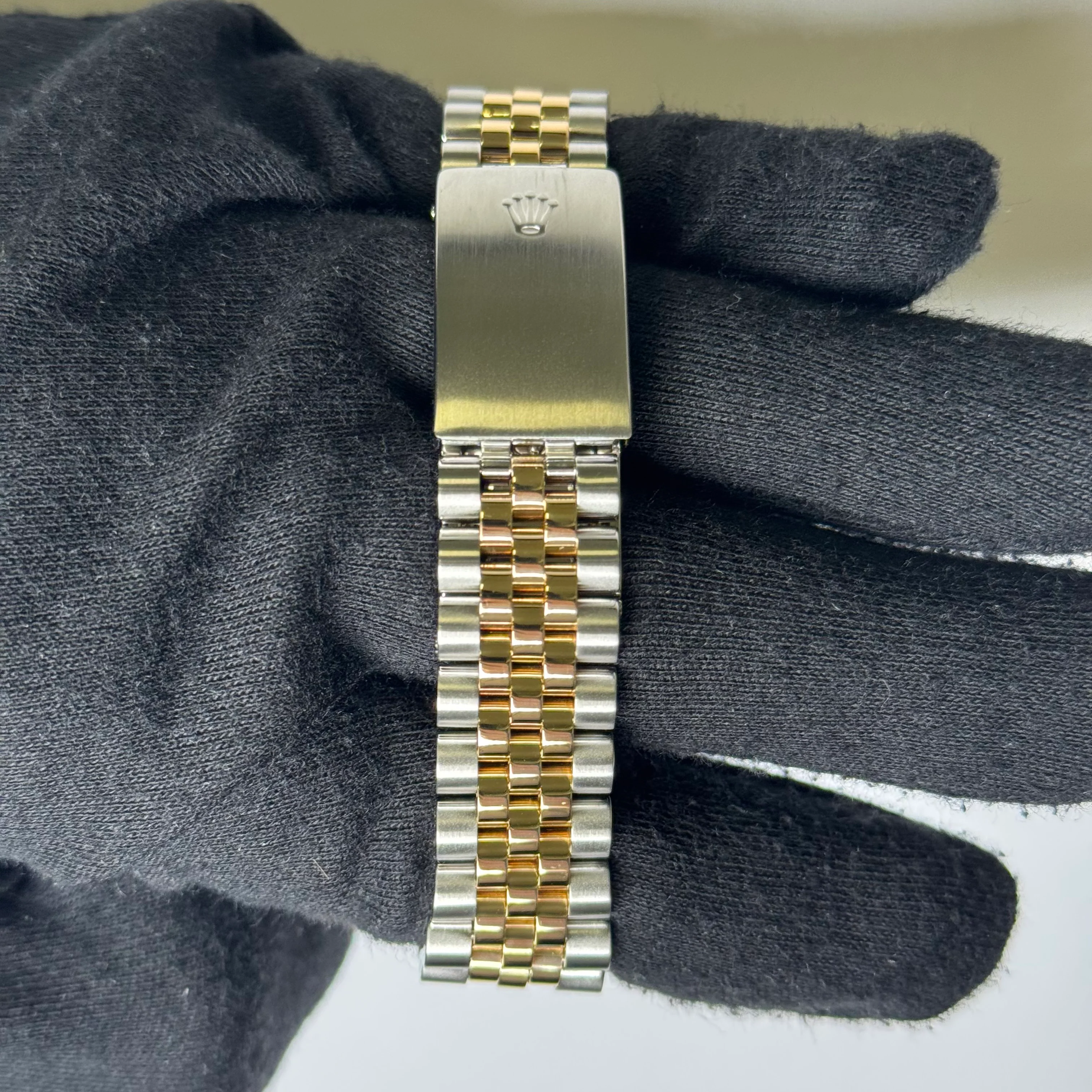 Rolex Oyster Perpetual 34mm MOP Dial Watch Ref# 15223 - Image 4