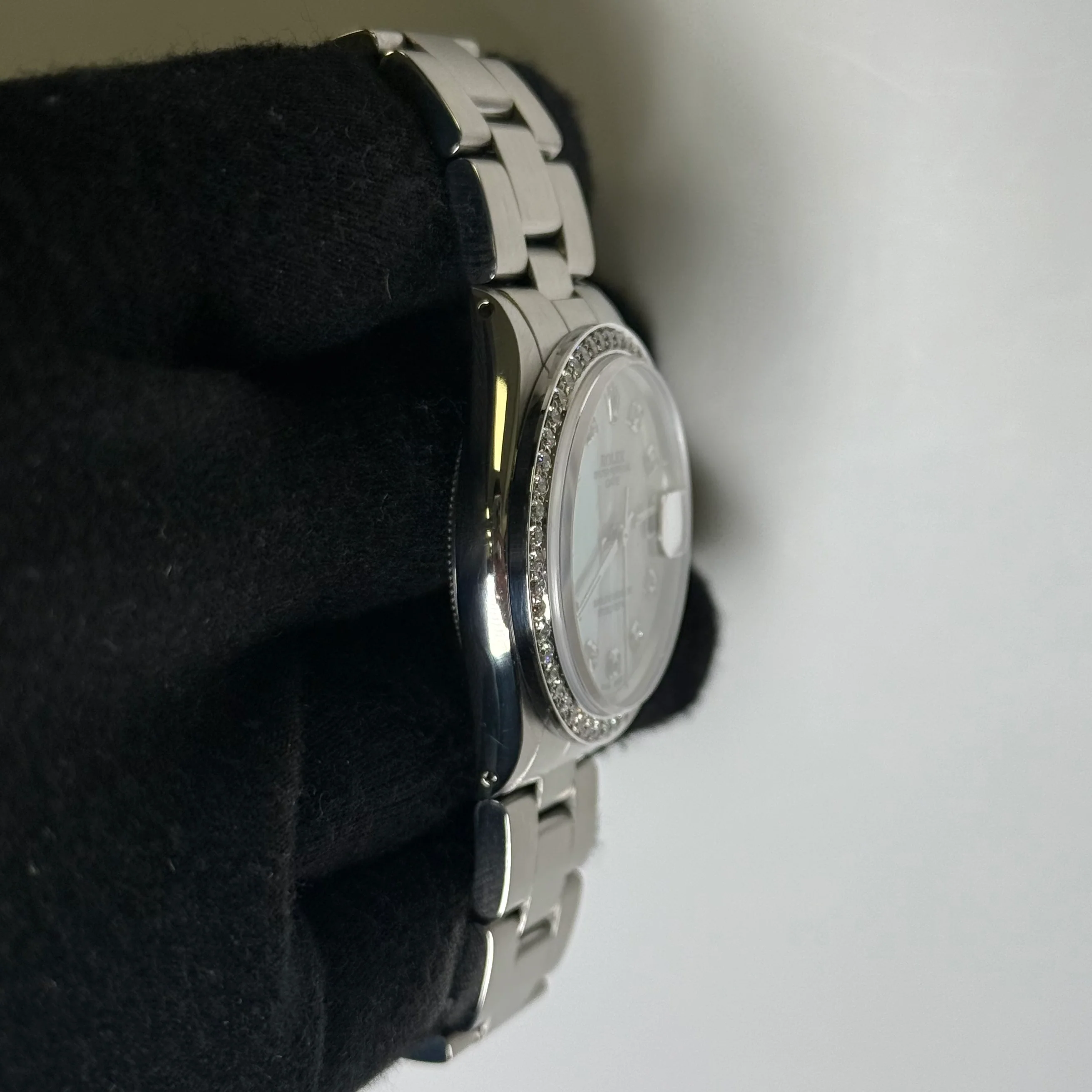 Rolex Perpetual Date 34mm MOP Dial Watch Ref# 1501 - Image 3