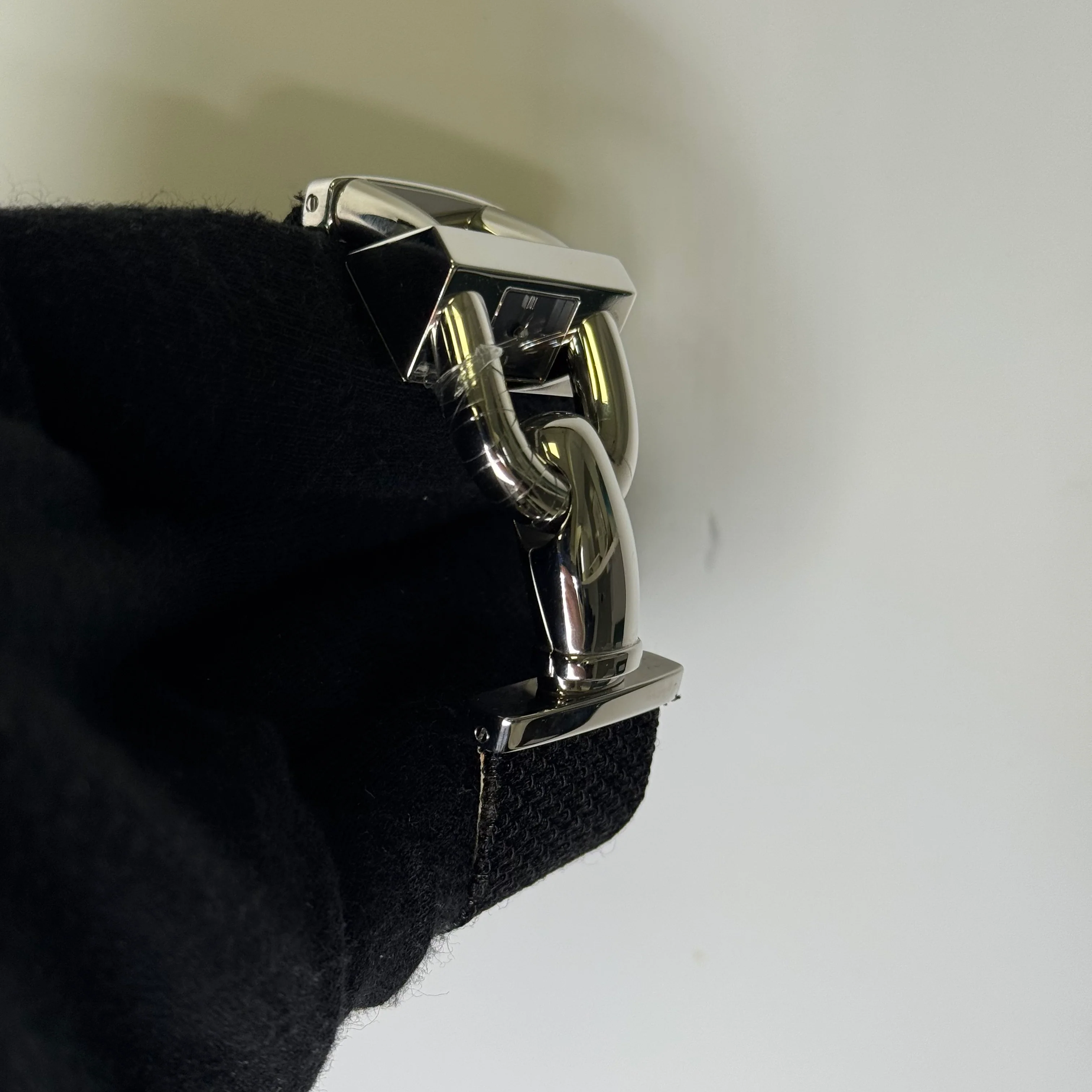 Van Cleef Cadenas 26x13mm Grey Dial Watch Ref# 135532 - Image 3