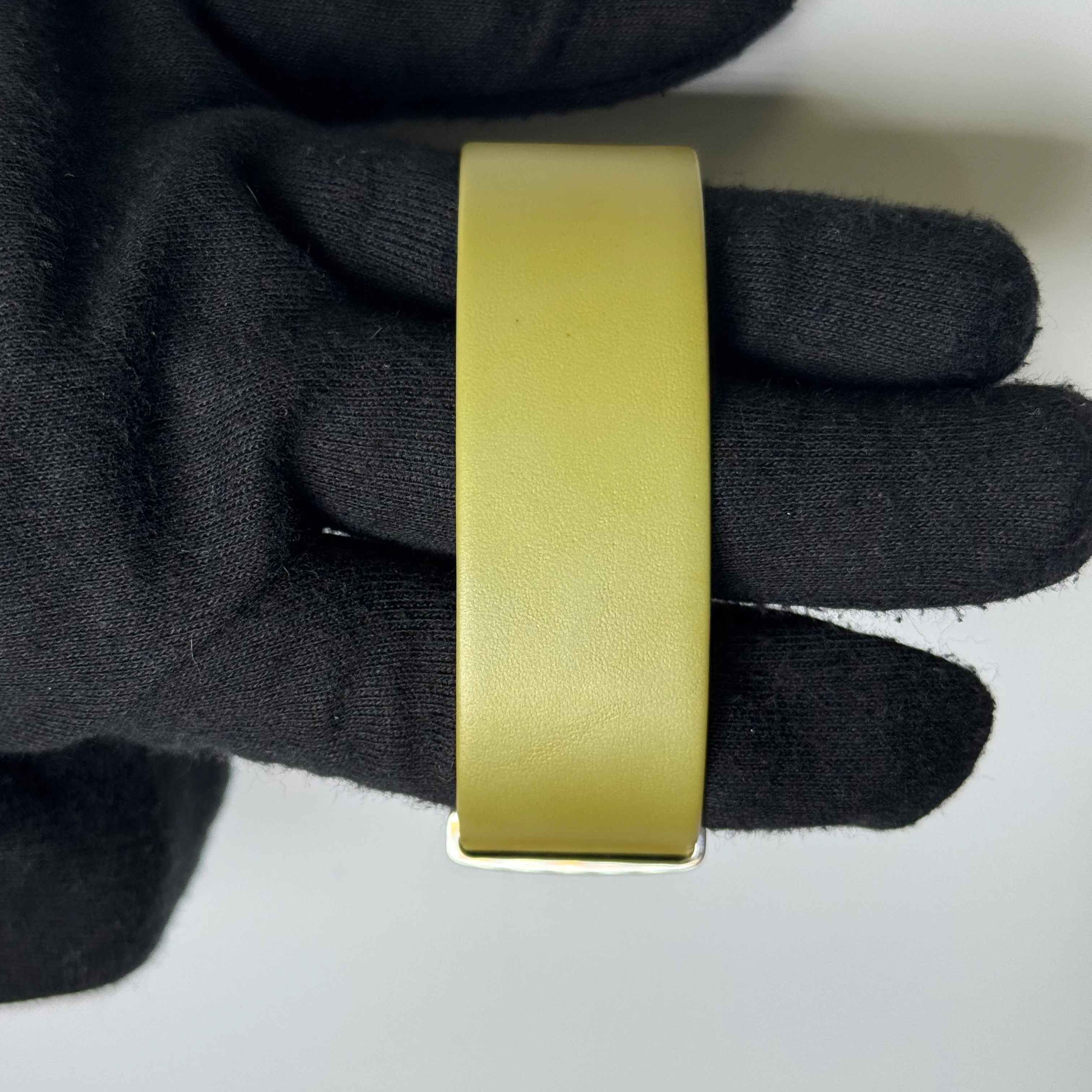 Van Cleef Cadenas 26x13mm Silver Dial Watch Ref# 129194 - Image 4